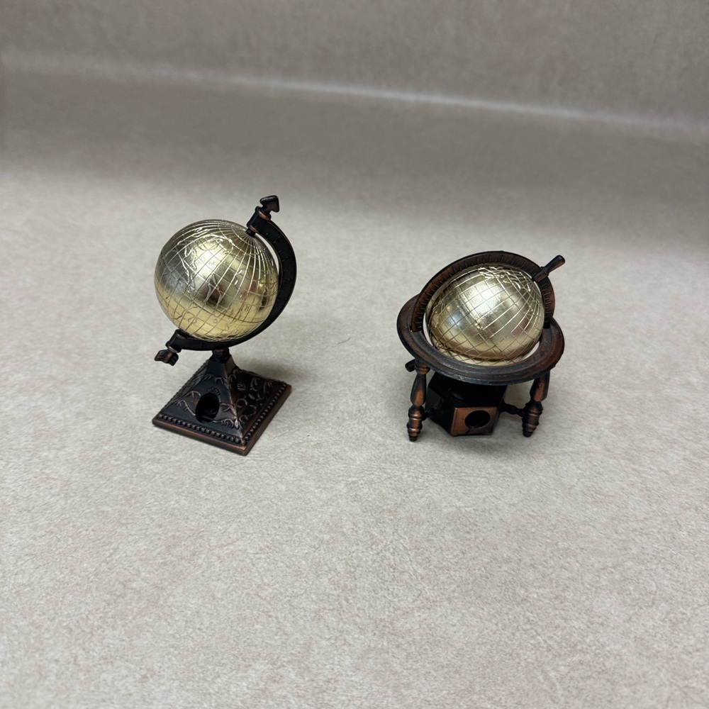 Vintage-Style Gold Globe Accent pencil sharpener